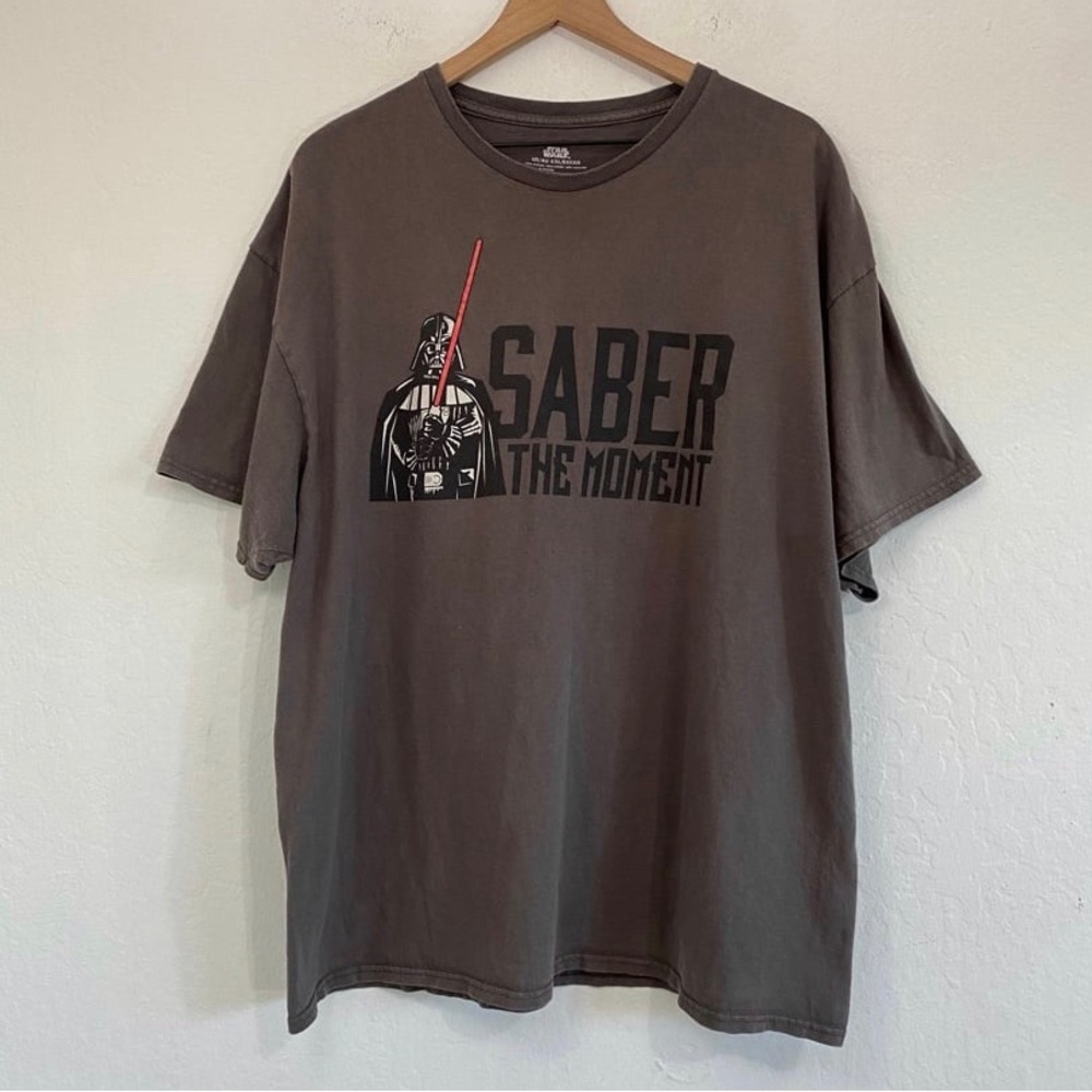 Star Wars Men’s XXL Saber the Moment Gray Darth Print T Shirt Y2K Short sleeve